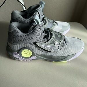 NIKE KD TREY 5 X NEW, size 14, very comfy, last one! DD9538 012